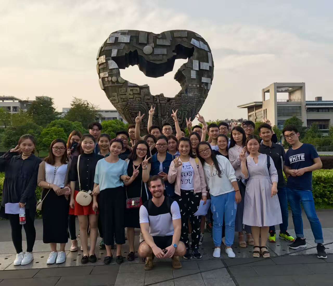每学期都会开设外教课程